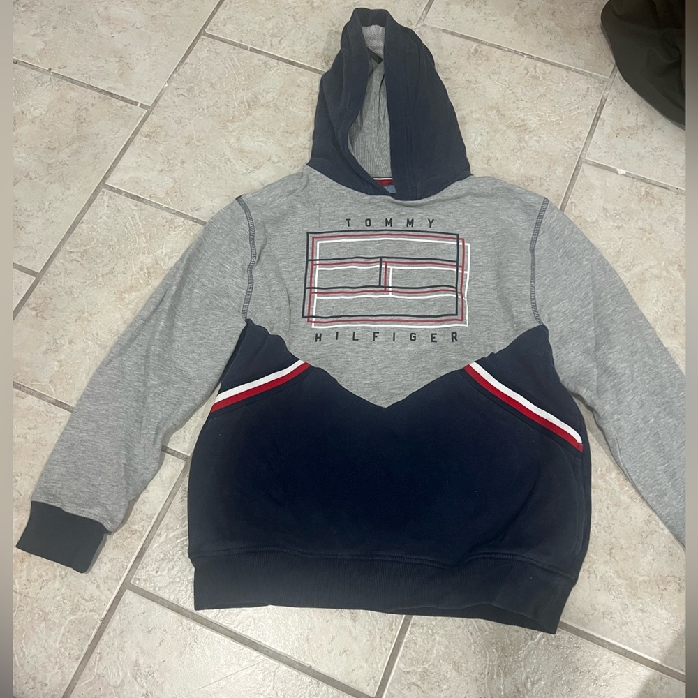 Tommy Hilfiger hoodie size boys large 16/18